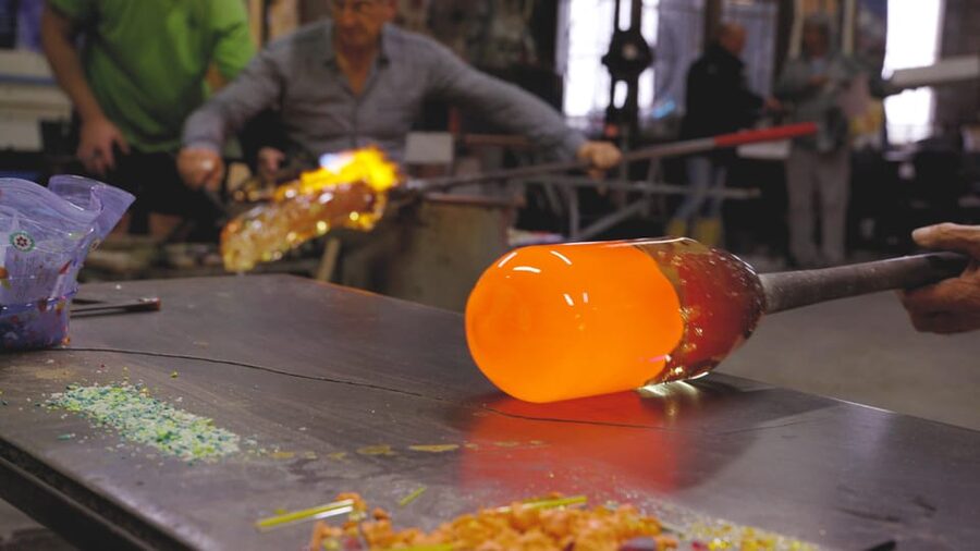 Murano: Glass Blowing Demonstration and Artistic Glass Gift - The 20-minute demonstration: blowing and sculpture techniques up close