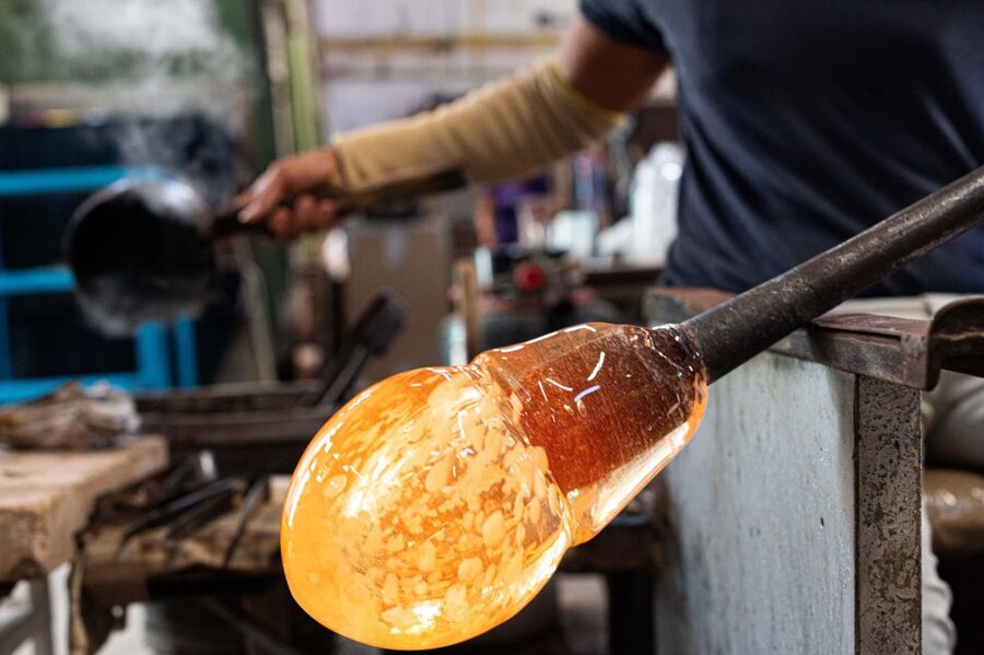 Murano: Glass Factory Experience with Tour and Demonstration - Watch the master blow: the first demonstration
