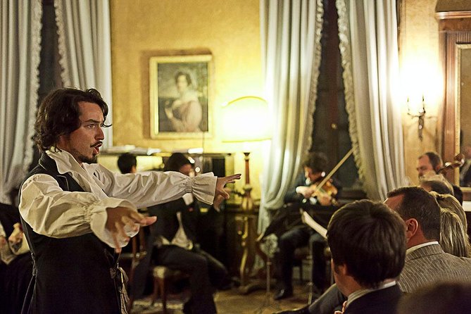 Musica a Palazzo 'Traveling Opera' Performance in Venice - Comfort reality check: heat, tight rooms, and seat expectations