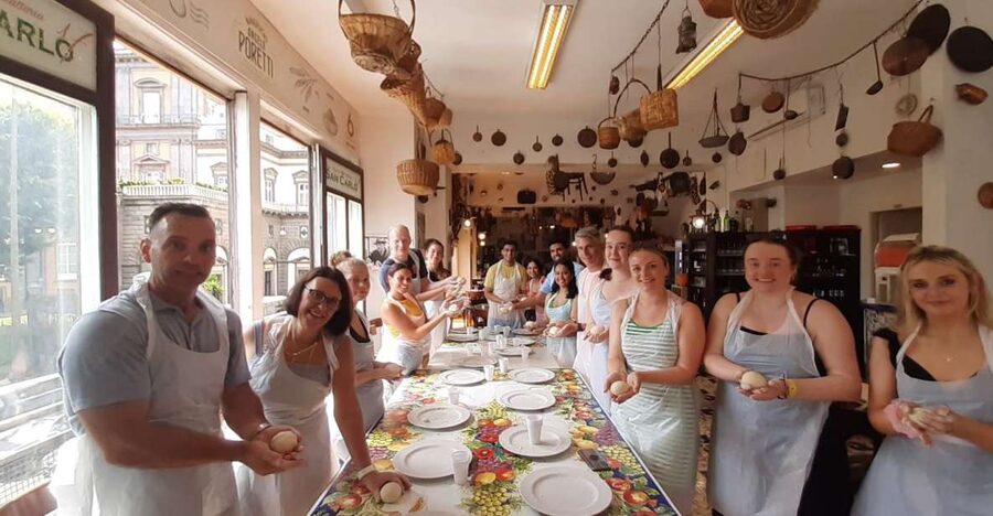 Naples: Neapolitan Pizza and Tiramisù Making Class - Meeting in the heart of Naples, San Carlo 17