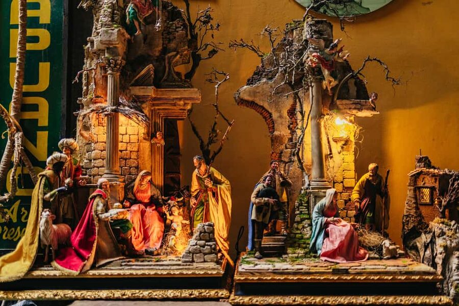 Naples: Old Town Guided Walking Tour - Shared vs private, choosing the right group feel