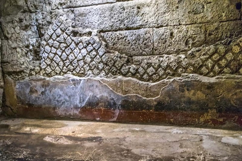 Naples: San Lorenzo Maggiore and Neapolis Sotterrata Ticket - The museum stop: relics and a timeline from classical to the 1800s