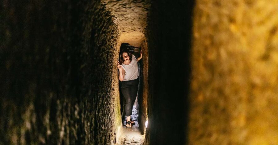 Naples: Spanish Quarters Underground Guided Tour - Dealing with narrow passages, stairs, and claustrophobia concerns