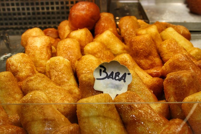 Naples Street Food Tour: Discover Local Flavors with Expert Guide - Spaccanapoli and the Dessert Finish: Sfogliatella, Baba’, and Gelato