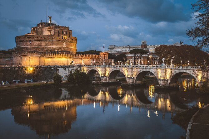 Night Tour of Rome with Local Pizza Dinner and Gelato Experience - Pantheon and Piazza Navona: Two Stops, Two Different Moods