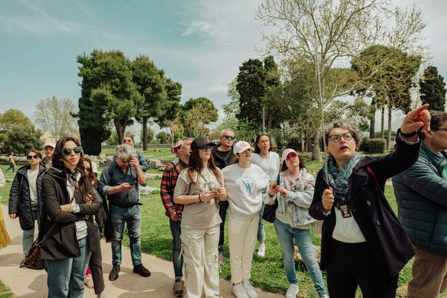 Paestum: Small-Group Tour with an Archaeologist and Tickets - Timing, Heat, and How to Keep Your Feet Happy