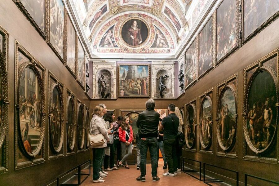 Palazzo Vecchio: Skip-the-Line Entry and Secret Passage Tour - The Thick-Wall Stairway and Gualtieri di Brienee’s Hidden Route