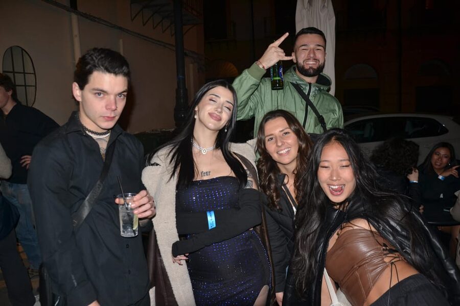 Palermo: Guided Bar Crawl with Shots and Discounts on Drinks - Where It Finishes: Via Chiavettieri