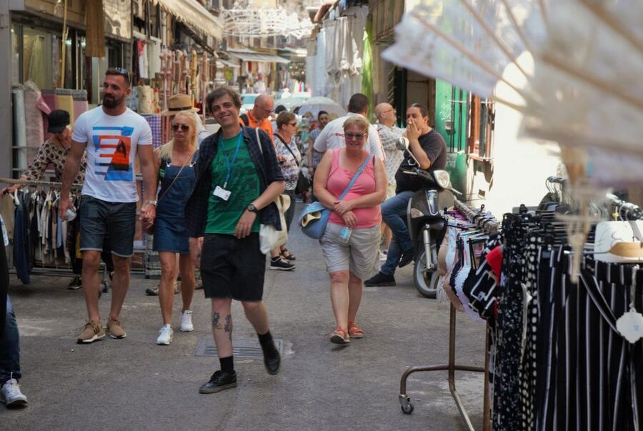 Palermo: Street Food and Local Market Tasting Tour - Starting at Teatro Massimo: the meeting point and walking rhythm
