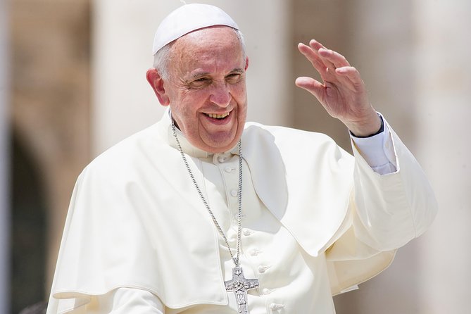 Papal Audience with Pope Leo XIV and Expert Local Guide - Watching Pope Leo XIV: blessings, prayer, and what the headset helps you catch