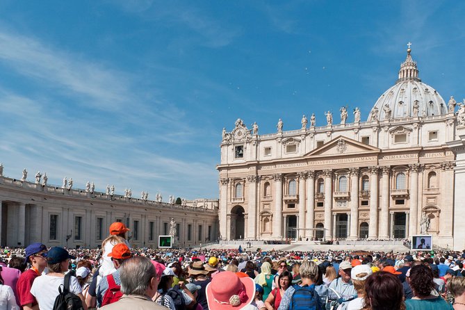Papal Audience with Pope Leo XIV and Expert Local Guide - Crowds, rain, and heat: how to stay comfortable