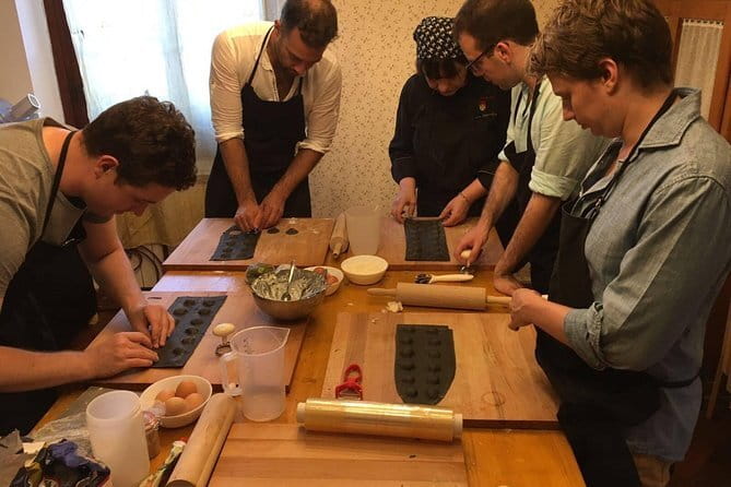 Pasta Cooking Class: Mastering Nonna's Recipes - Small Group Size: Why Up to 13 Matters