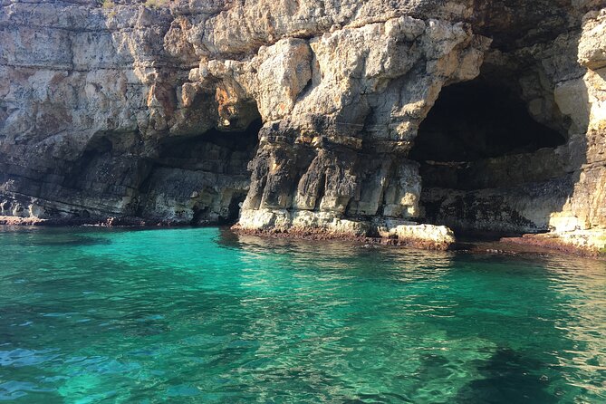 Polignano a Mare boat tour emotions, caves, diving and appetizers - Where You Meet (and Why You Should Arrive Early)