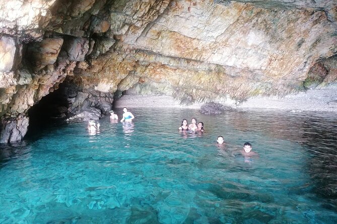 Polignano a Mare: Boat Tour of the Caves - Small Group - Who should book this Polignano caves boat tour