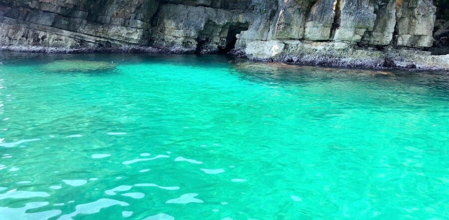 Polignano a Mare: Boat Trip, Swim & Cave with Aperitif - Prosecco and taralli: the aperitif that fits the ride