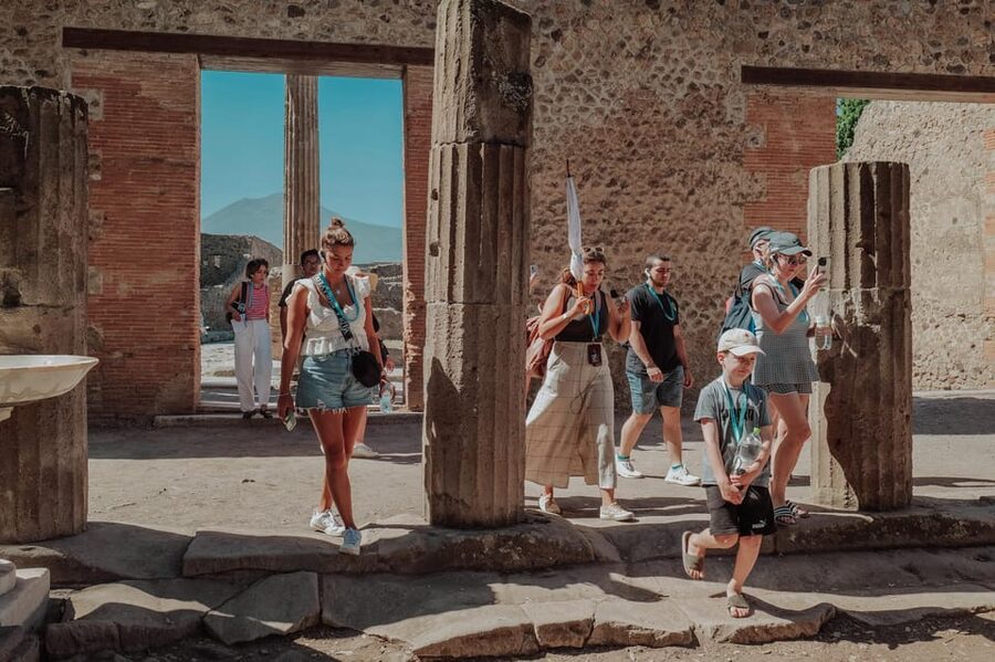 Pompeii 3hours Villa of Mysteries tour with an Archaeologist - Temple of Apollo and the route through Pompeii’s belief system