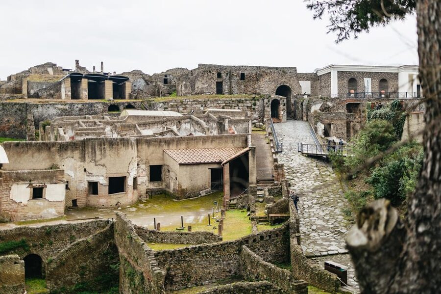 Pompeii: Afternoon to Sunset Guided Tour with Ticket - Guides Make the Difference, and the Best Ones Deliver Stories