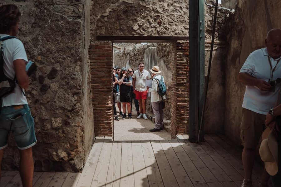 Pompeii: Entry Ticket and Guided Tour with an Archaeologist - Macellum and Forum Baths, food and daily routines