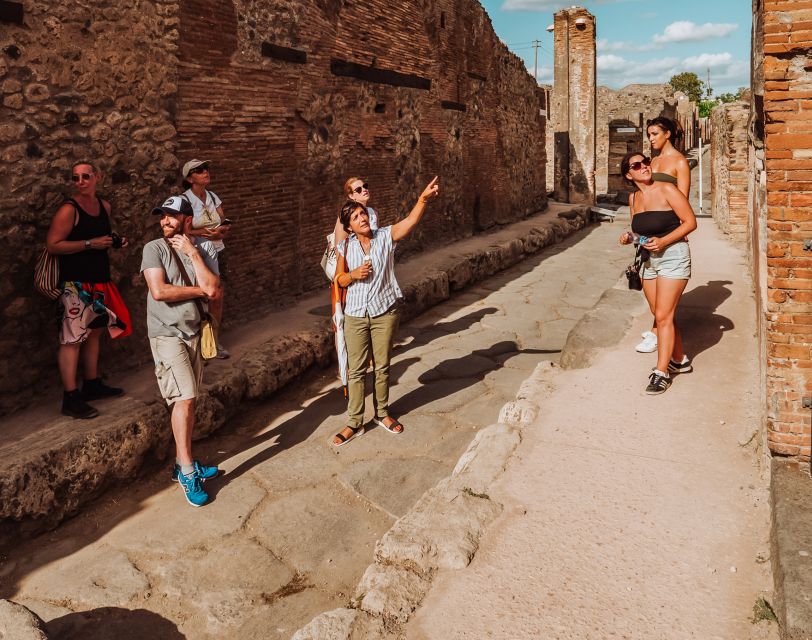 Pompeii: Entry Ticket and Guided Tour with an Archaeologist - Casa del Fauno, the star home stop
