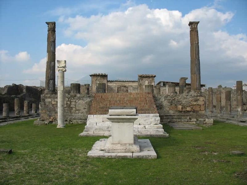Pompeii: Group Tour with an Archeologist Guide - Meeting at Tempio Travel and getting into Porta Marina