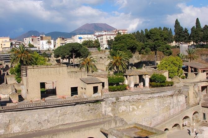 Pompeii & Herculaneum Day Trip from Naples with Lunch - What the guides add to the day (and who you might hear)