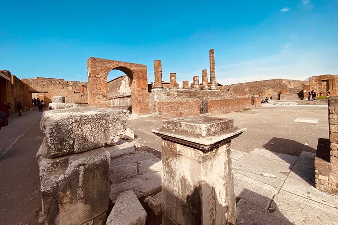 Pompeii Private Tour with an Archaeologist and Skip The Line - 3 hours - Granai del Foro, Stabian Baths, and the Forum: everyday life meets public power