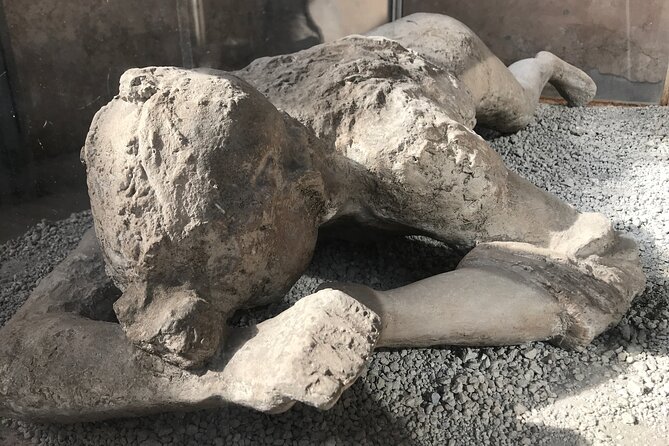 Pompeii Private Tour with an Archaeologist and Skip The Line - 3 hours - Markets you can almost smell: Macellum, Eumachia, and household art