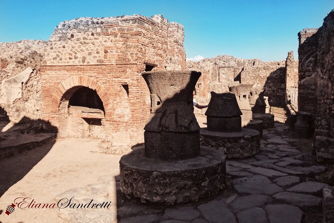 Pompeii Private Tour with an Archaeologist and Skip The Line - Via dell’Abbondanza, the shopping street you walk like a local
