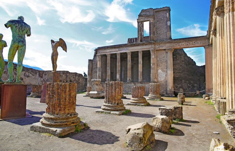 Pompeii: Skip-the-line-Ticket and Guided Tour - Baths, temples, bakery, and theater: the daily-life tour inside the ruins