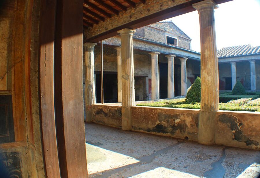 Pompeii: Skip-the-Line Tickets and Tour with Archaeologist - What the Archaeologist Turns Into Story: Daily Life, Not Just Ruins
