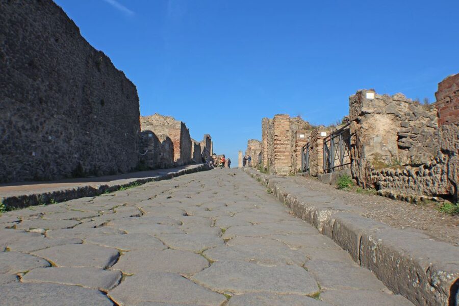 Pompeii: Skip-the-Line Tickets and Tour with Archaeologist - Villas, Ovens, and Bathhouse-Like Vibes: Learning the Texture of Life
