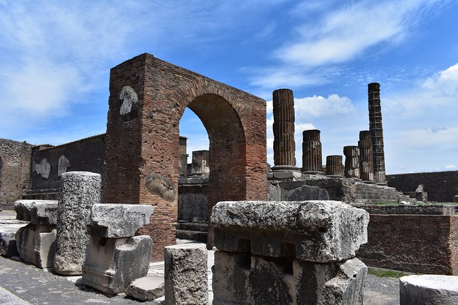 Pompeii Skip-the-line Tour with Archaeologist Guide - Small shops and big stories: businesses, gladiators, and the Lupanare