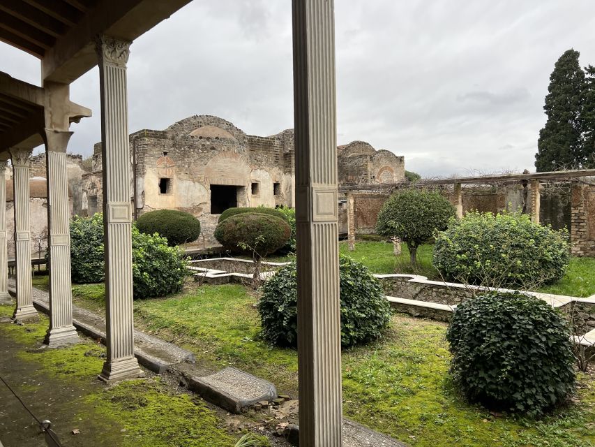 Pompeii: Small-Group Guided Tour with Skip-the-Line Ticket - Key highlights at a glance