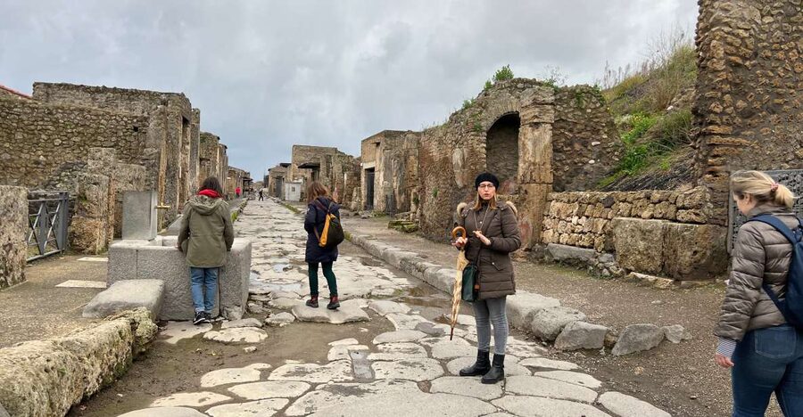Pompeii: Small-Group Guided Tour with Skip-the-Line Ticket - The 2-hour plan: quick stops with clear takeaways