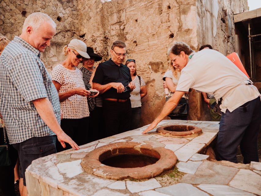 Pompeii: Small-Group Tour of Pompeii and Herculaneum - Pompeii Archaeological Site: how the guide makes the city make sense