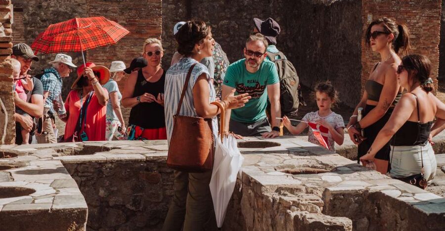 Pompeii: Small-Group Tour of Pompeii and Herculaneum - The 30-minute break after Pompeii: plan for quick and hot