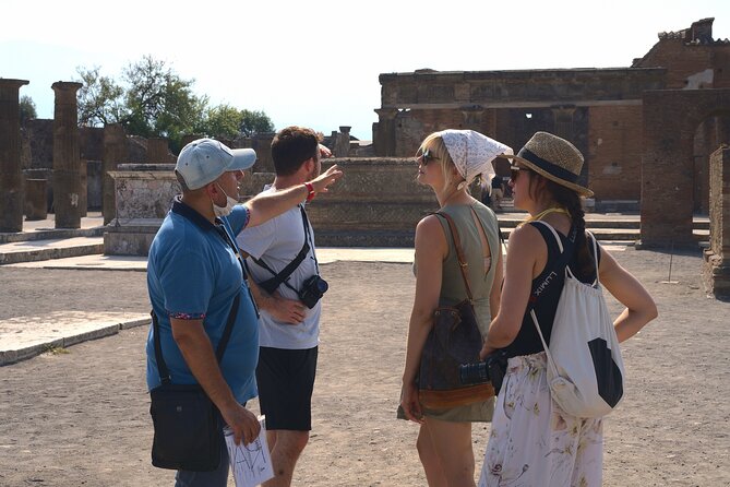Pompeii Tour & Lunch with Wine Tasting Experience - Trecase and the Vesuvius wine lunch: the part food lovers remember