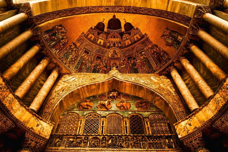Priority Access St. Mark's Basilica Tour with Terrace Option - The mix of Byzantine, Gothic, and Renaissance styles you will actually notice