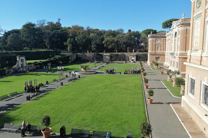 Private Vatican Museums and St. Peter's Basilica Early Bird Tour - What makes the guides the real value