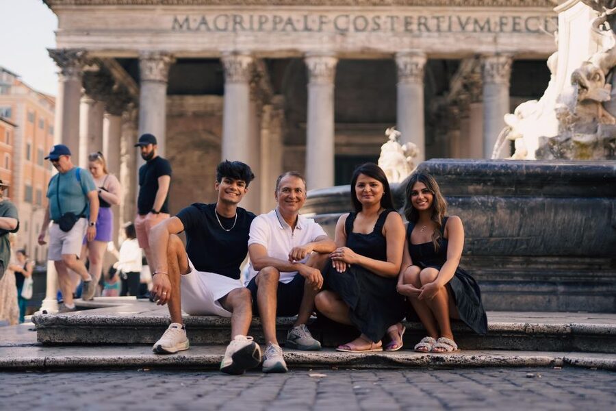 Professional Photoshoot in Rome - Piazza Venezia and the On-Foot Segments Between Stops