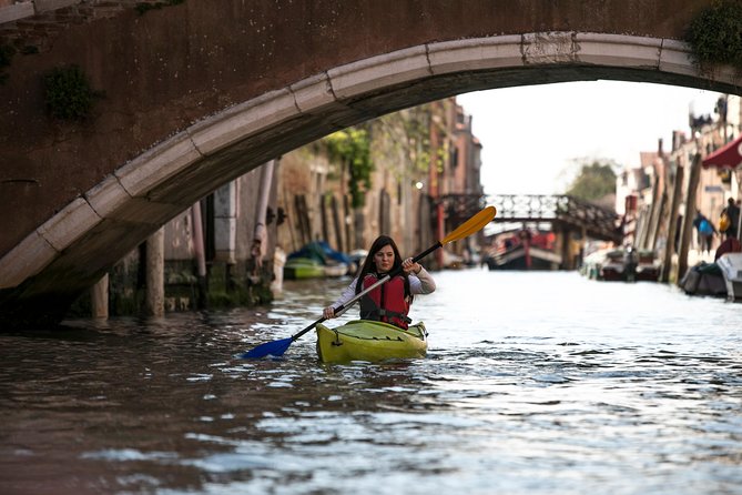 Real Venetian Kayak - Tour of Venice Canals with a Local Guide - Hearing the history, without fighting the canal noise