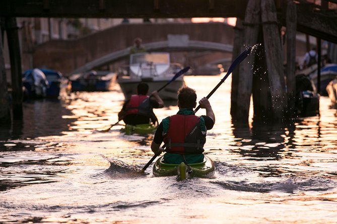 Real Venetian Kayak - Tour of Venice Canals with a Local Guide - Group size, boats, and the risk of “not everyone is the same”