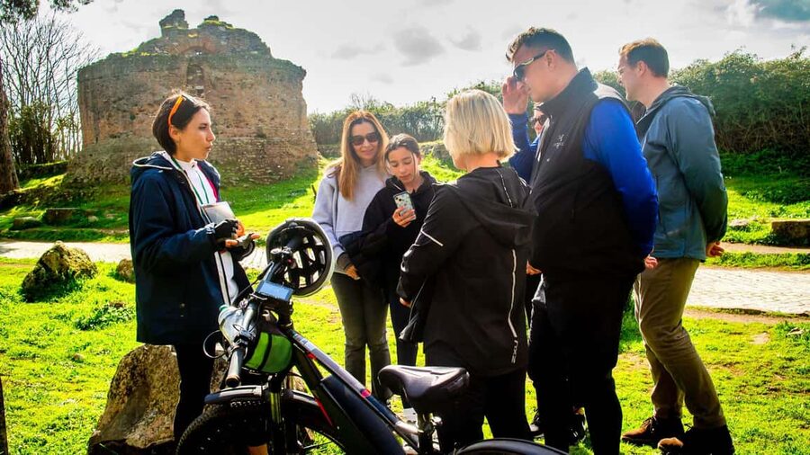 Rome: Appian Way Aqueducts Bike Tour (UPG Catacombs & Lunch) - Food on the 5-hour option: brunch or aperitif, and when it fits best