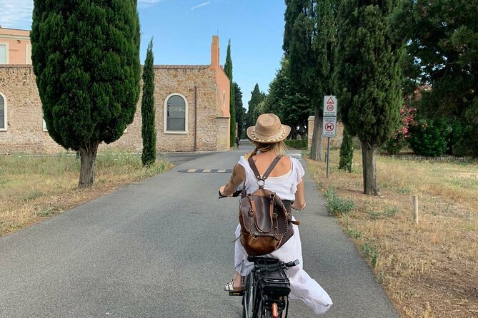 Rome:Appian Way E-bike Tour, Catacombs, Aqueducts & Transfer - Aqueduct Park and nearby parks: engineering with breathing room