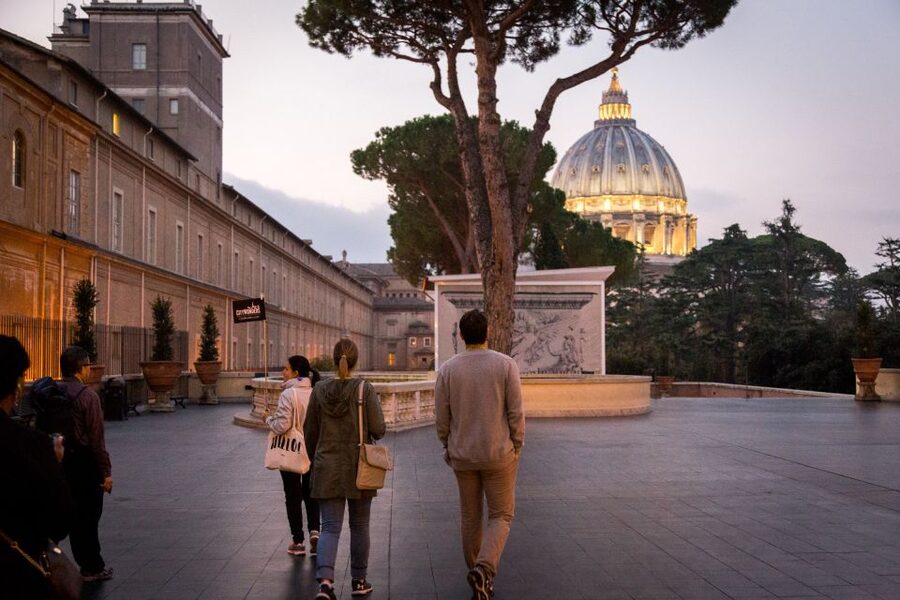 Rome: Breakfast & Tour of Vatican Museums & Sistine Chapel - Hall of Maps and Gallery of Tapestries, plus the route’s pacing