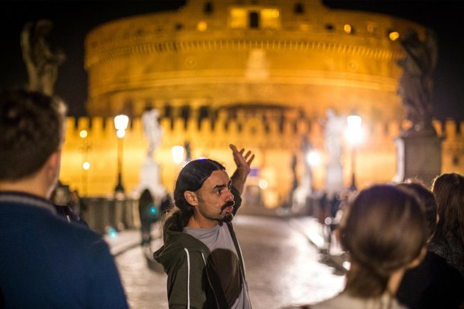 Rome by Night Walking Tour - Legends & Criminal Stories - Inquisition tales: neighbor against neighbor in street-corner detail