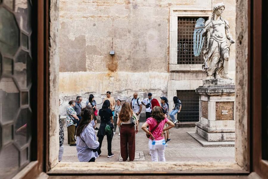 Rome: Castel Sant'Angelo Skip-the-Line Guided Tour - Meeting at Lungotevere Castello and getting inside fast