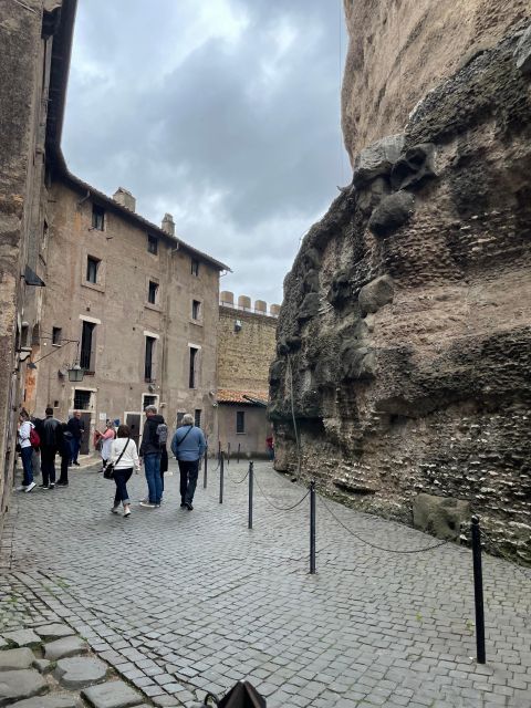 Rome: Castel Sant’Angelo Skip-the-Line Ticket & Audio Guide - Terrace views, Ponte Sant’Angelo photos, and where to pause