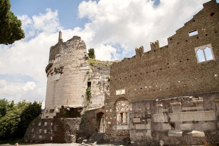 Rome: Catacomb of St. Callixtus and Appian Way Guided Tour - Parco degli Acquedotti Views: Aqueduct Engineering You Can Read