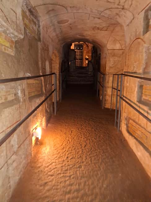 Rome: Catacombs Skip-the-Line Tour with Tickets - The guided descent: how the guide turns tunnels into a timeline